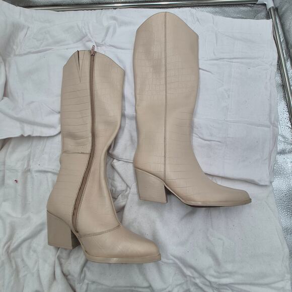 NEW Seychelles Begging You Pointed Toe Boot cream crocodile-embossed wmn SZ 6.5 - Picture 5 of 7